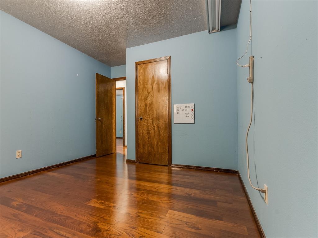 10500 N Western Avenue Property Photo 28
