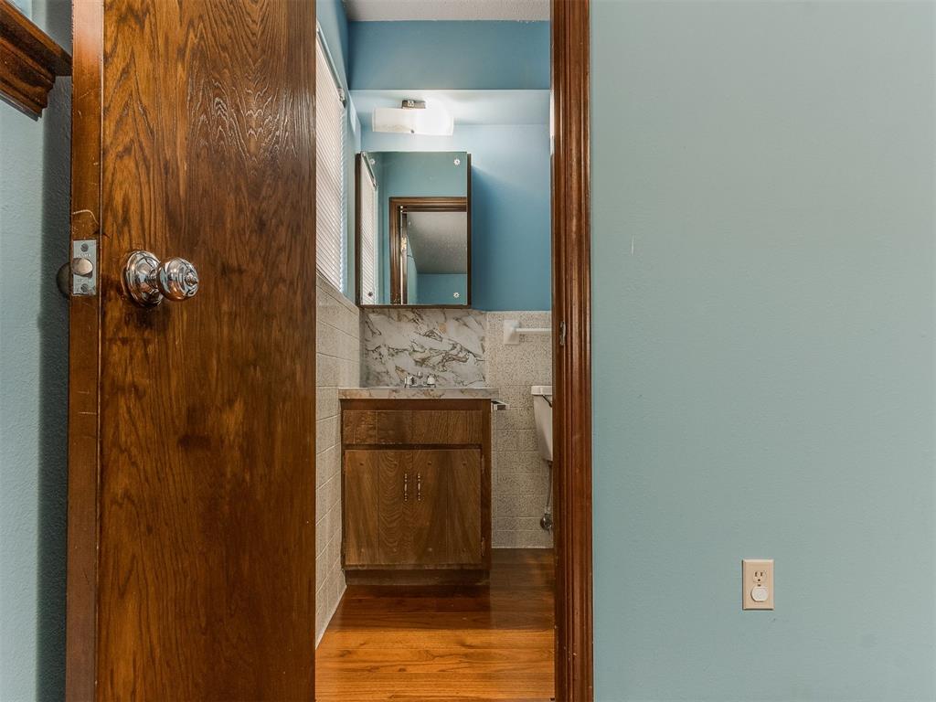 10500 N Western Avenue Property Photo 34