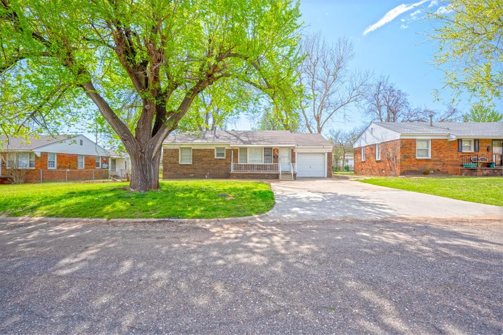 548 E Grumman Drive Property Photo 1