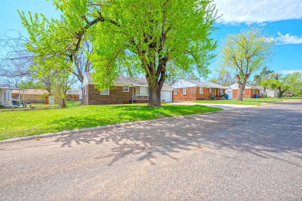 548 E Grumman Drive Property Photo 3