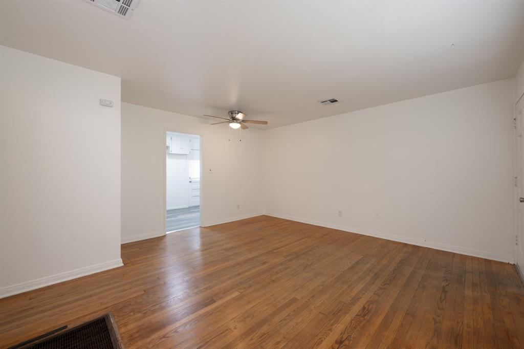 548 E Grumman Drive Property Photo 6