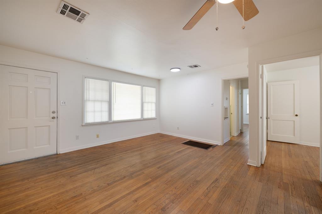 548 E Grumman Drive Property Photo 12