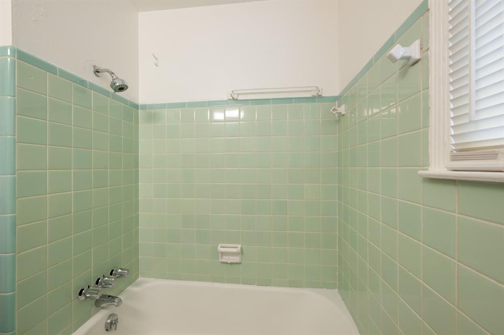 548 E Grumman Drive Property Photo 17