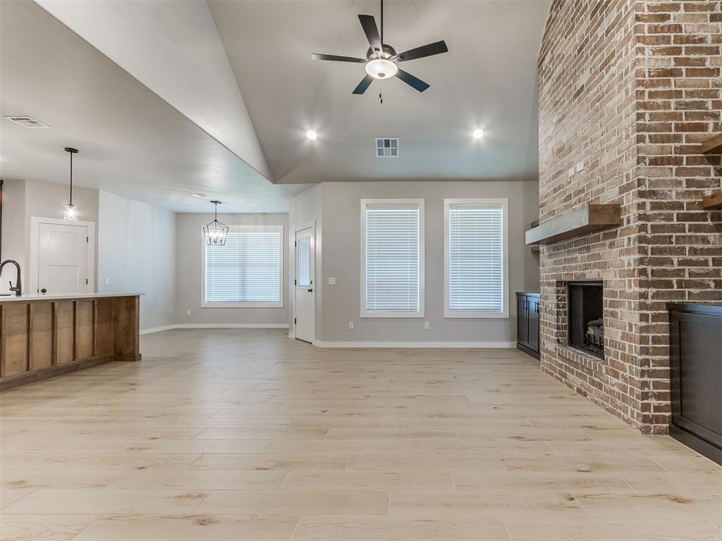 1916 Sama Way Property Photo 5