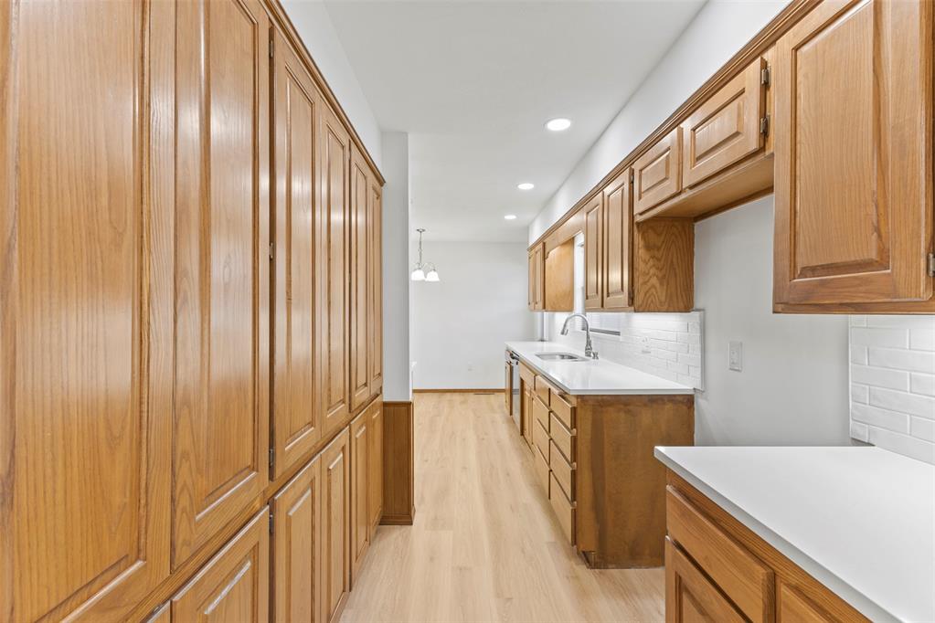 121 W 17th Street Property Photo 15