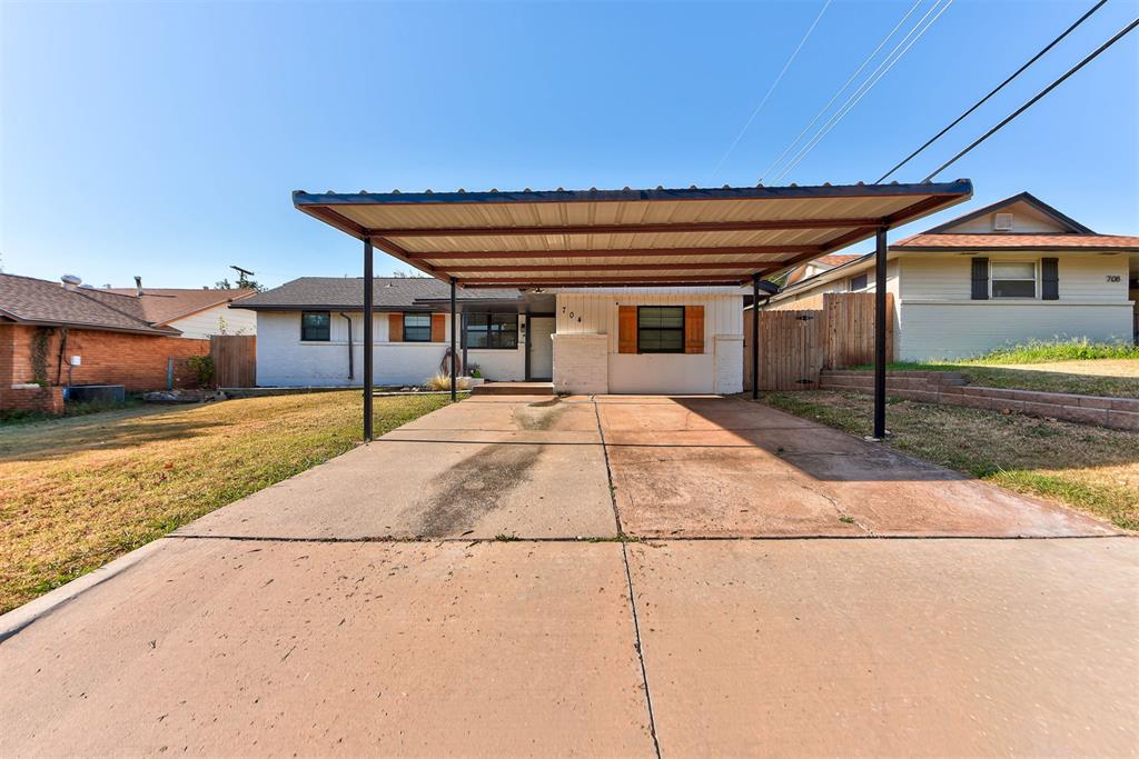 704 Sw 1st Street Property Photo 4