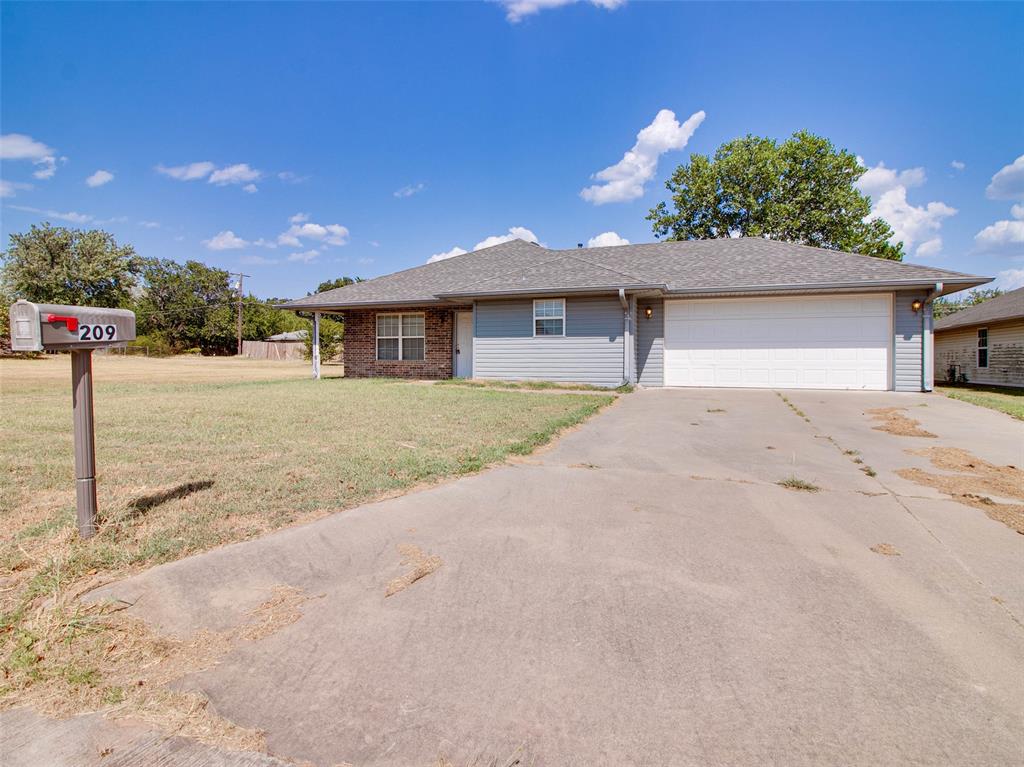 209 S 6th Avenue Property Photo 3