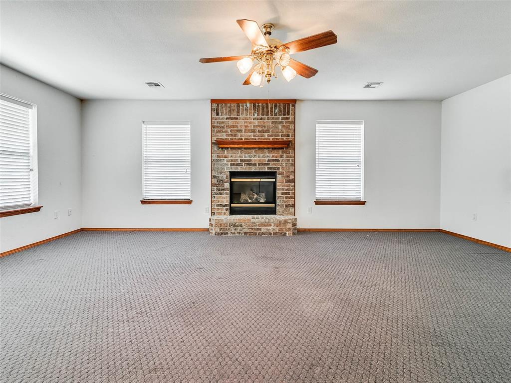 209 S 6th Avenue Property Photo 8