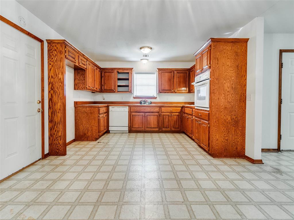 209 S 6th Avenue Property Photo 13
