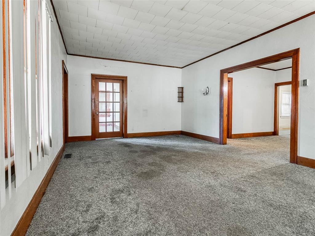 209 S 6th Avenue Property Photo 22