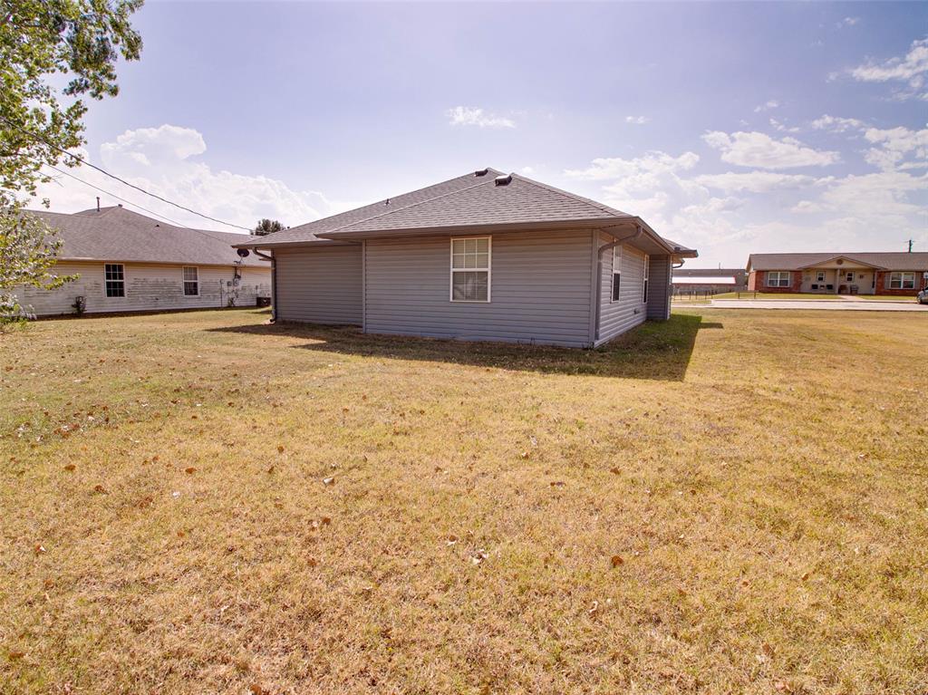 209 S 6th Avenue Property Photo 23