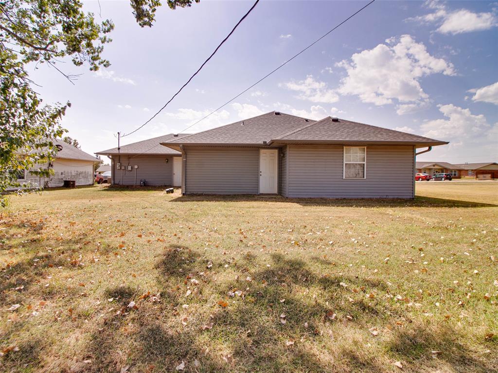 209 S 6th Avenue Property Photo 24