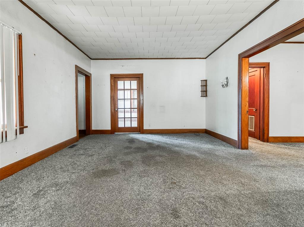 209 S 6th Avenue Property Photo 26