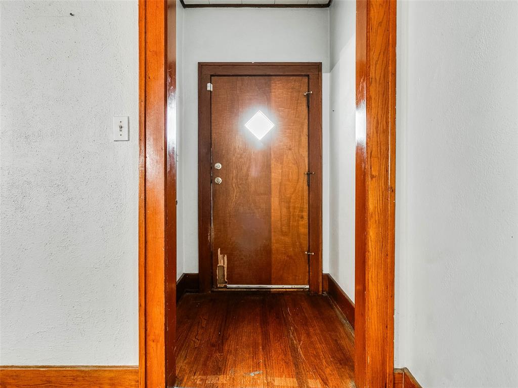 209 S 6th Avenue Property Photo 28