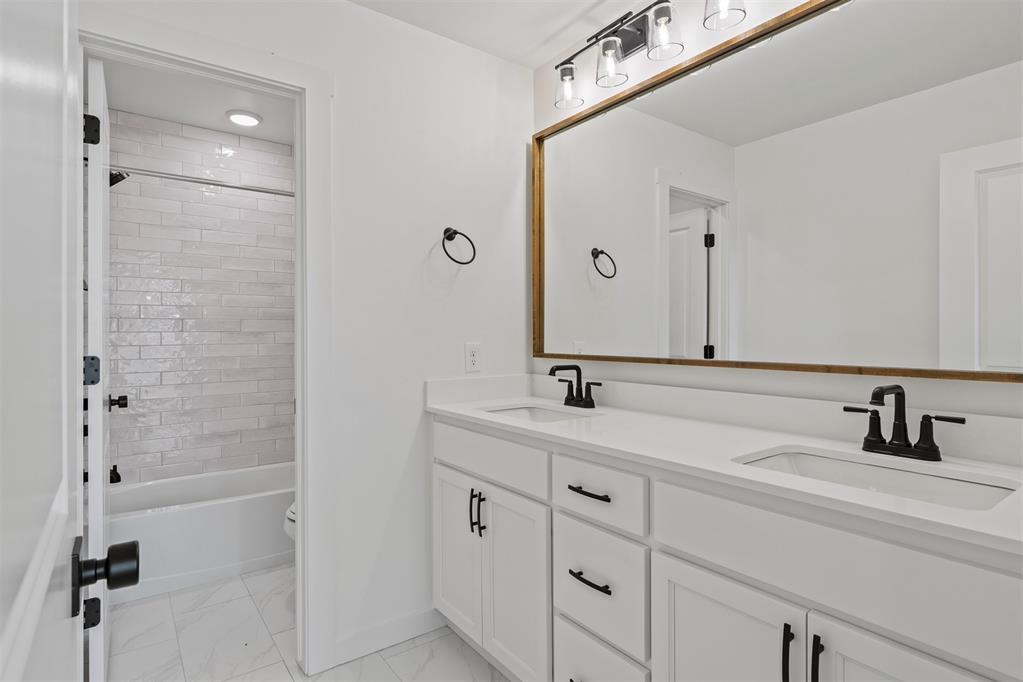 11221 Nw 135th Street Property Photo 18