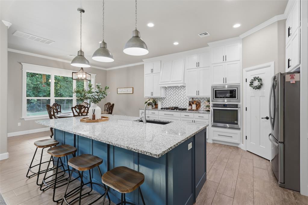 19101 Abigail Drive Property Photo 10