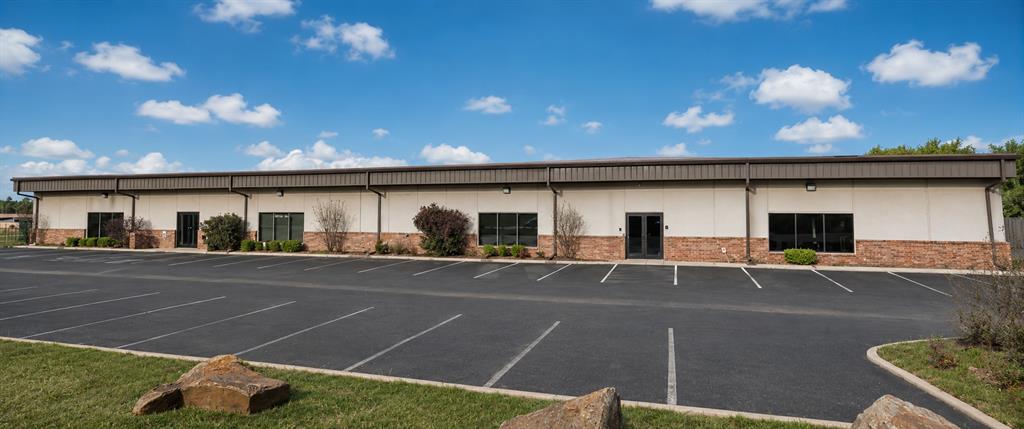 9101 S I 35 Service Road Property Photo 1
