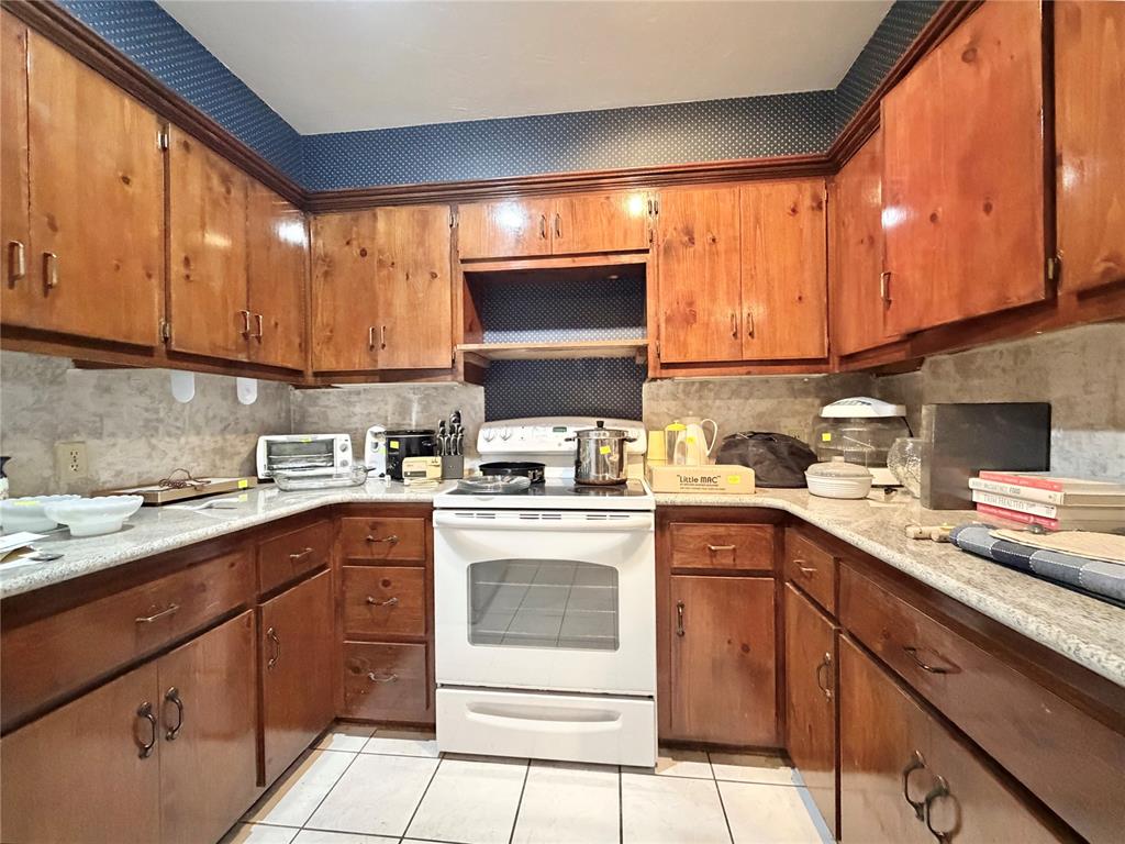 1 Oakridge Drive Property Photo 10
