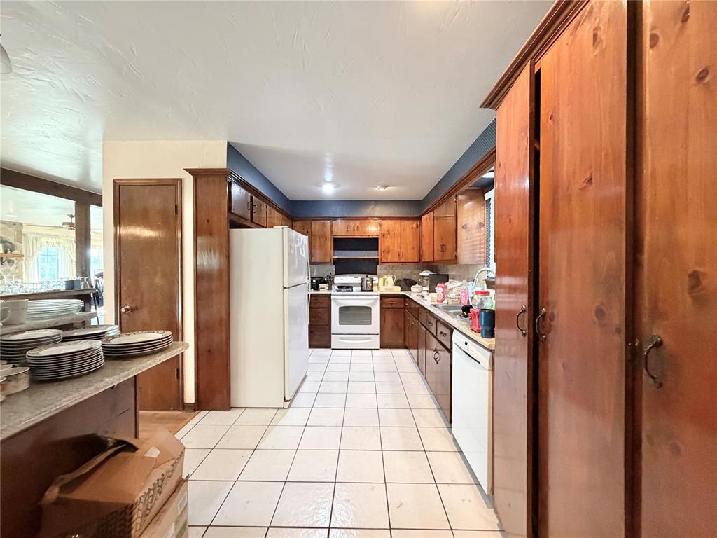 1 Oakridge Drive Property Photo 11