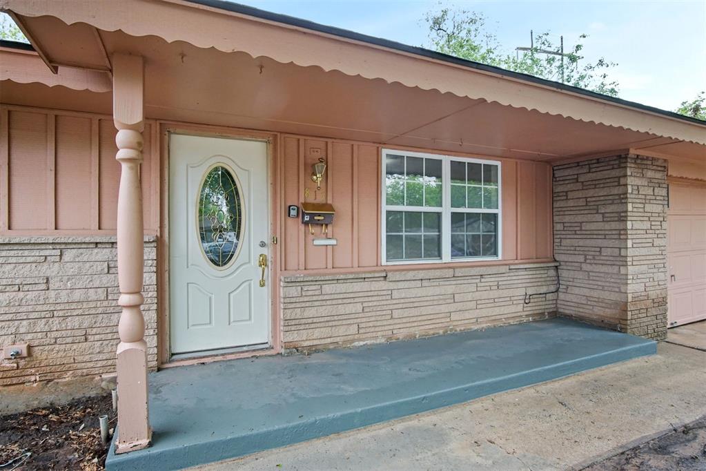 813 Mark Drive Property Photo 2