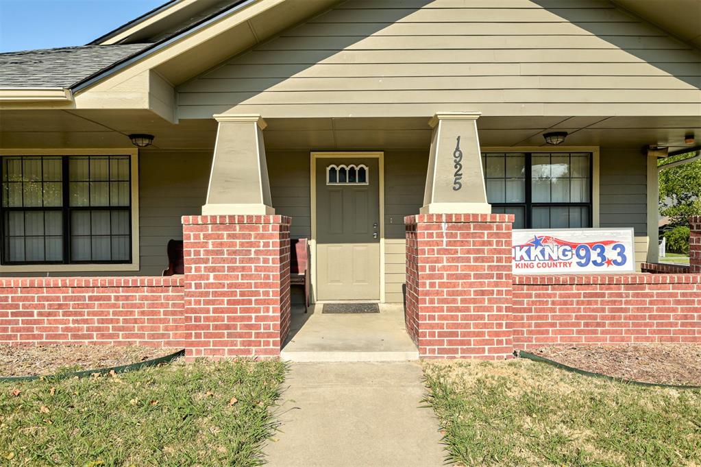 1925 N Mckinley Avenue Property Photo 3