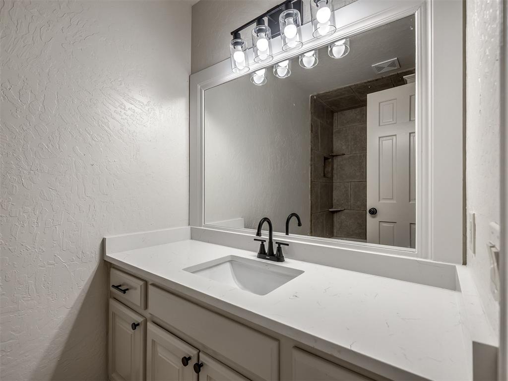 2705 E Hills Drive Property Photo 27