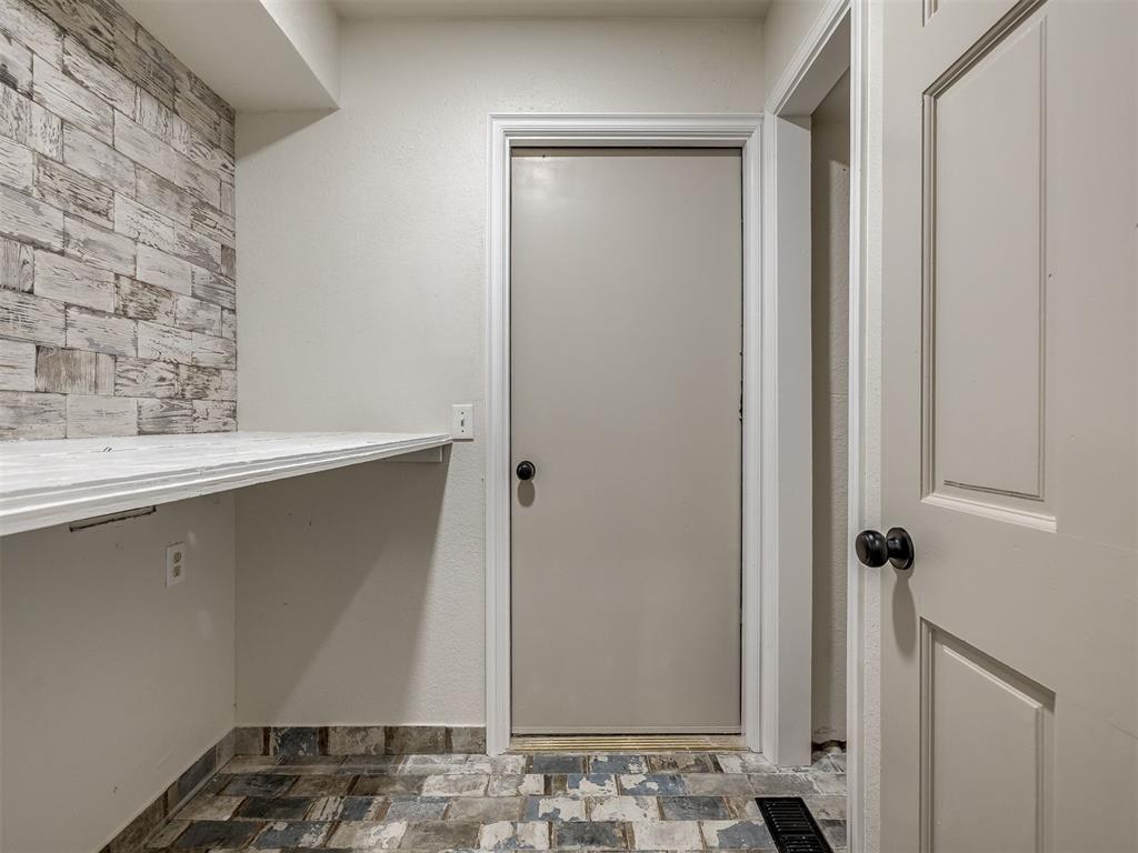 2705 E Hills Drive Property Photo 50