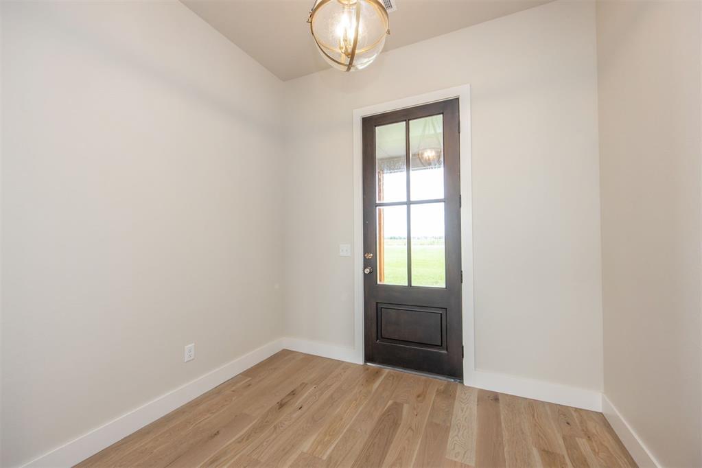 2920 Edgefield Lane Property Photo 4