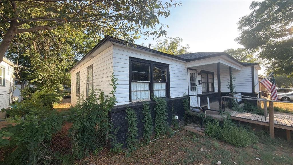 202 E Elder Avenue Property Photo 2