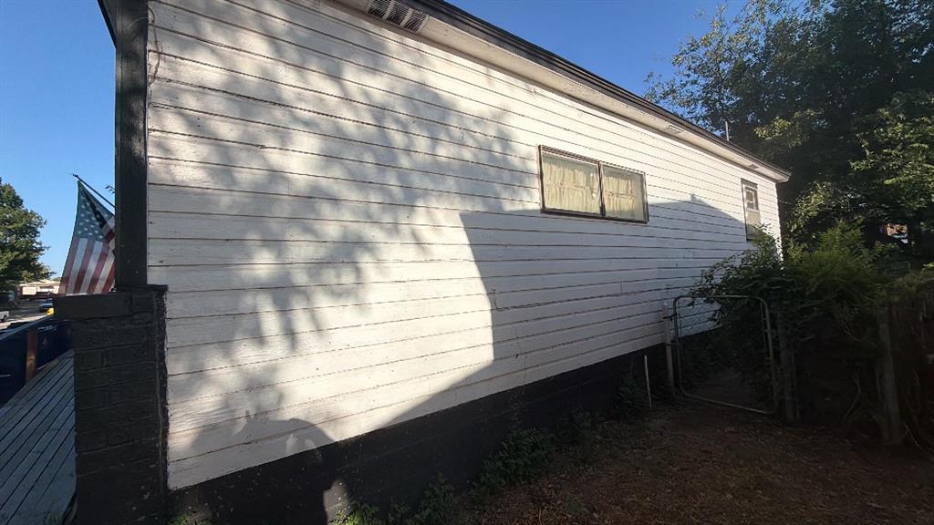 202 E Elder Avenue Property Photo 3