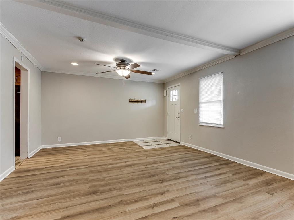 4905 N Willow Avenue Property Photo 6