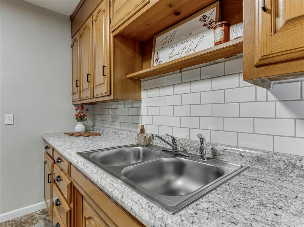 4905 N Willow Avenue Property Photo 11