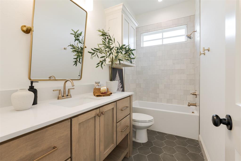 1925 Parkwood Avenue Property Photo 7