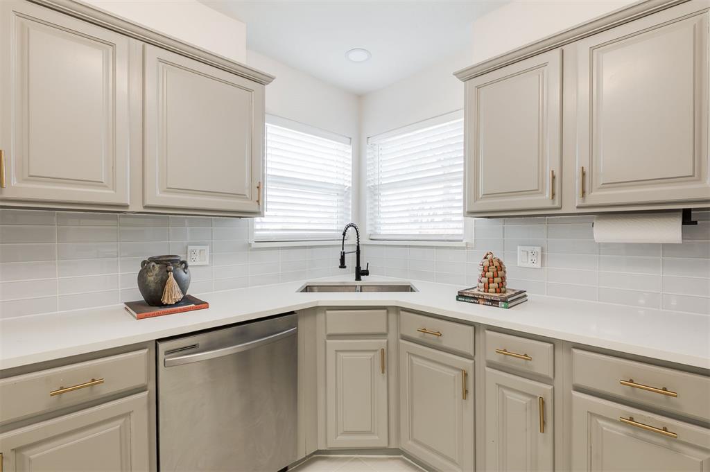 12213 Greystone Terrace Property Photo 5