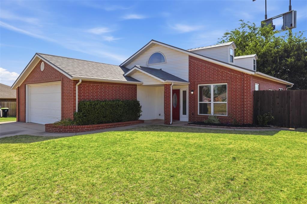 2302 Oakridge Drive Property Photo 1
