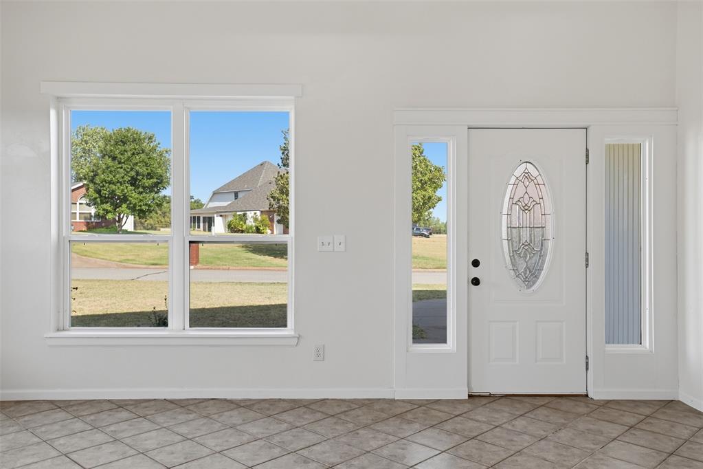2302 Oakridge Drive Property Photo 4
