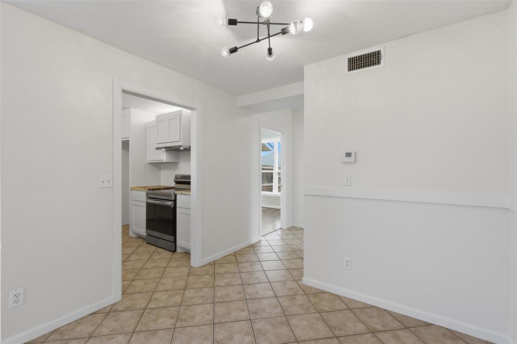 2302 Oakridge Drive Property Photo 10