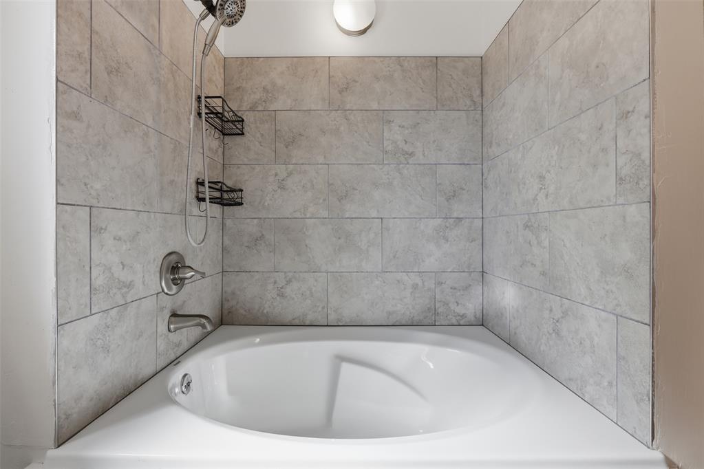 2302 Oakridge Drive Property Photo 16