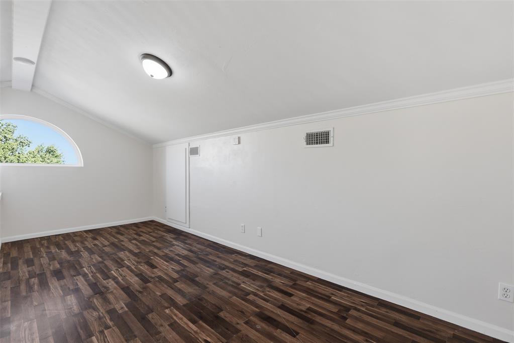 2302 Oakridge Drive Property Photo 23