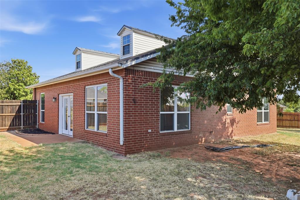 2302 Oakridge Drive Property Photo 29