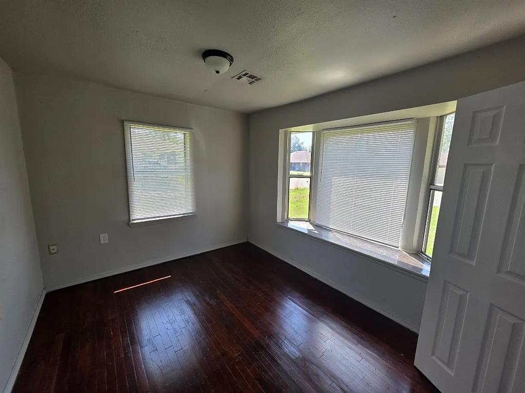 10311 Bellview Property Photo 3