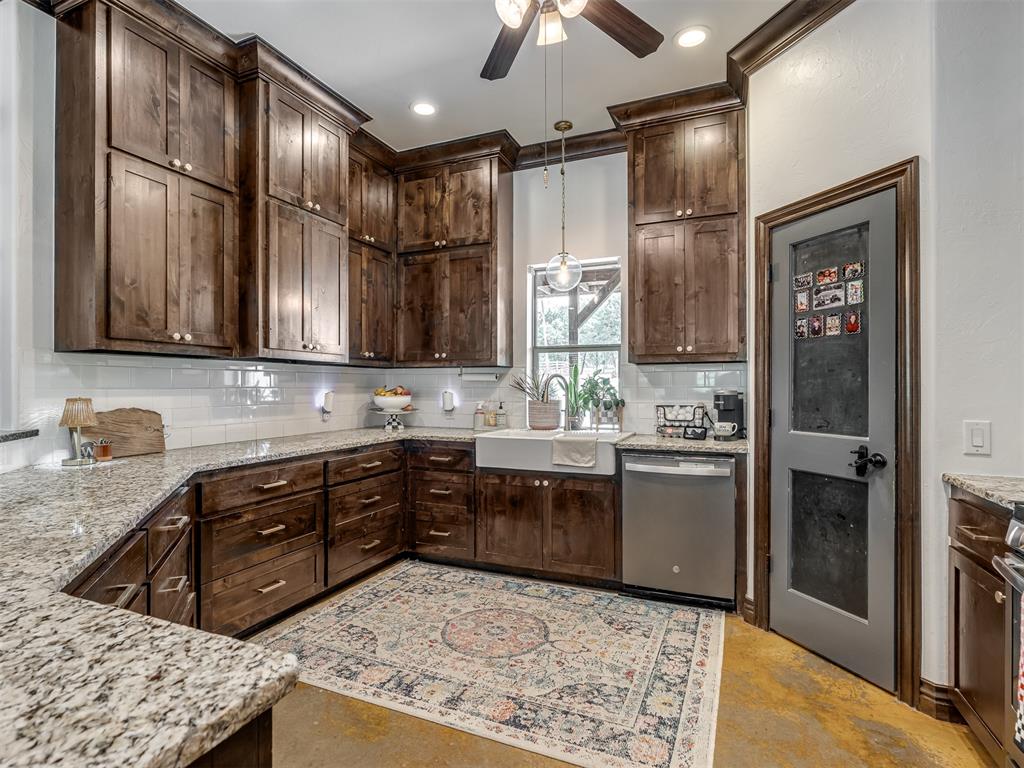 11075 Cindy Lane Property Photo 9
