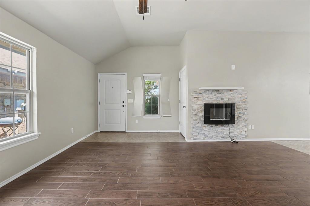 2420 Nw 198th Street Property Photo 5