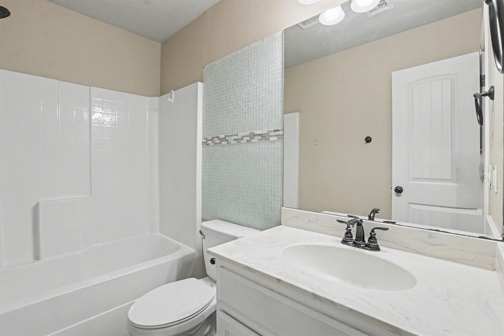 2420 Nw 198th Street Property Photo 21