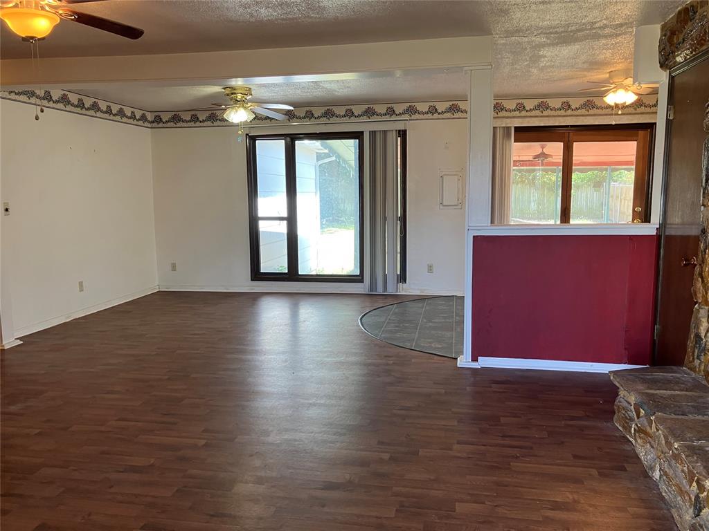 920 W Mitchell Drive Property Photo 4