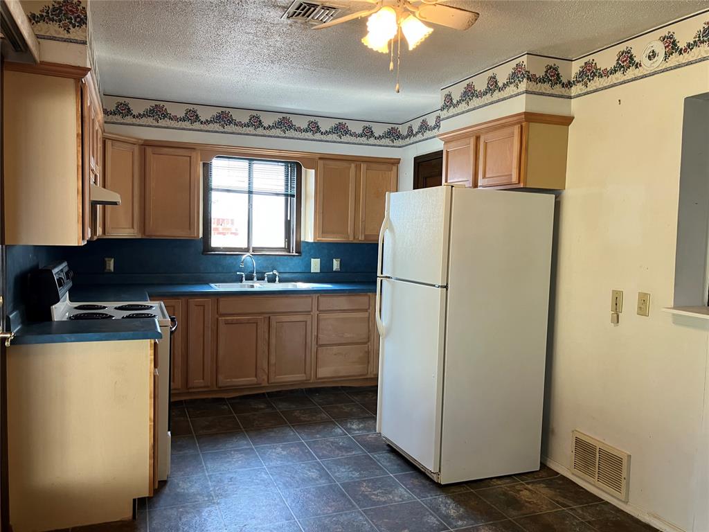 920 W Mitchell Drive Property Photo 11