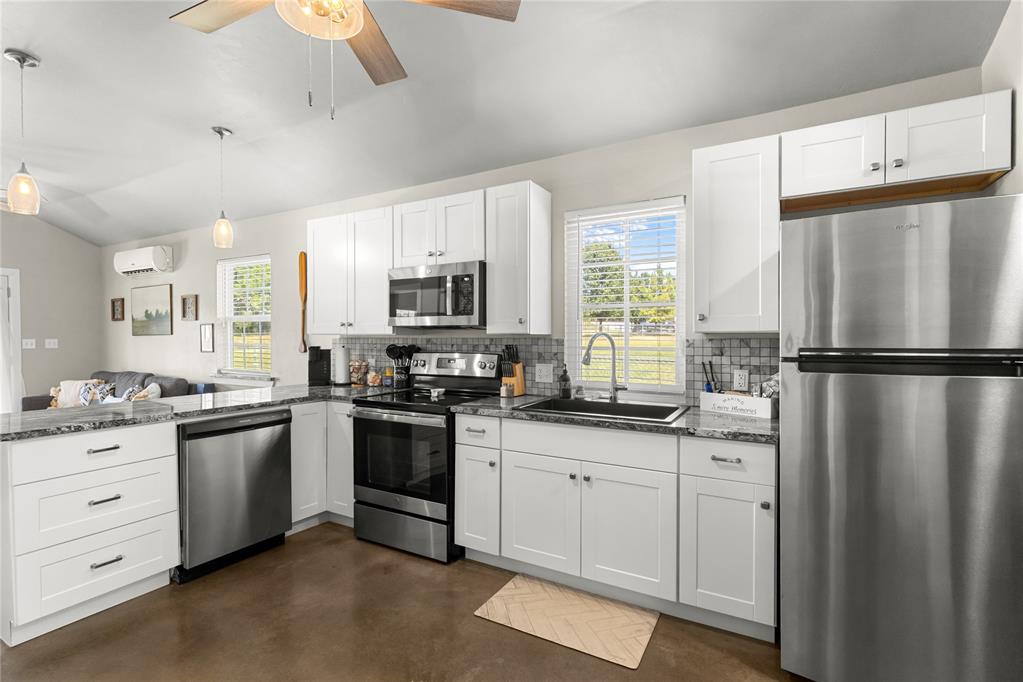 1244751 Property Photo 8