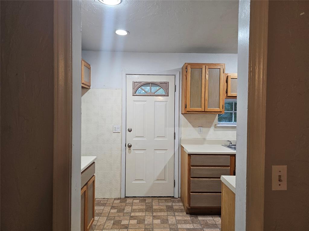 1112 Jet Drive Property Photo 6