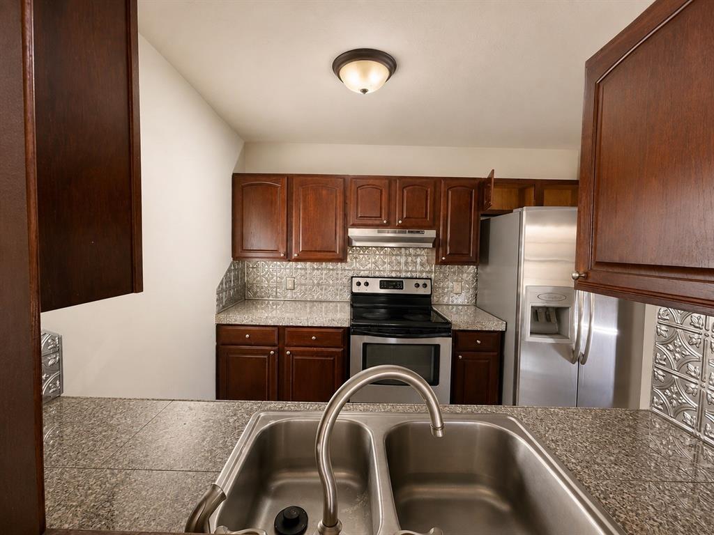 526 Clover Road Property Photo 5