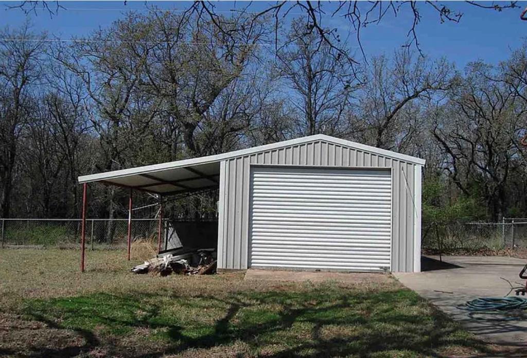 7033 N Lake Front Road Property Photo 3
